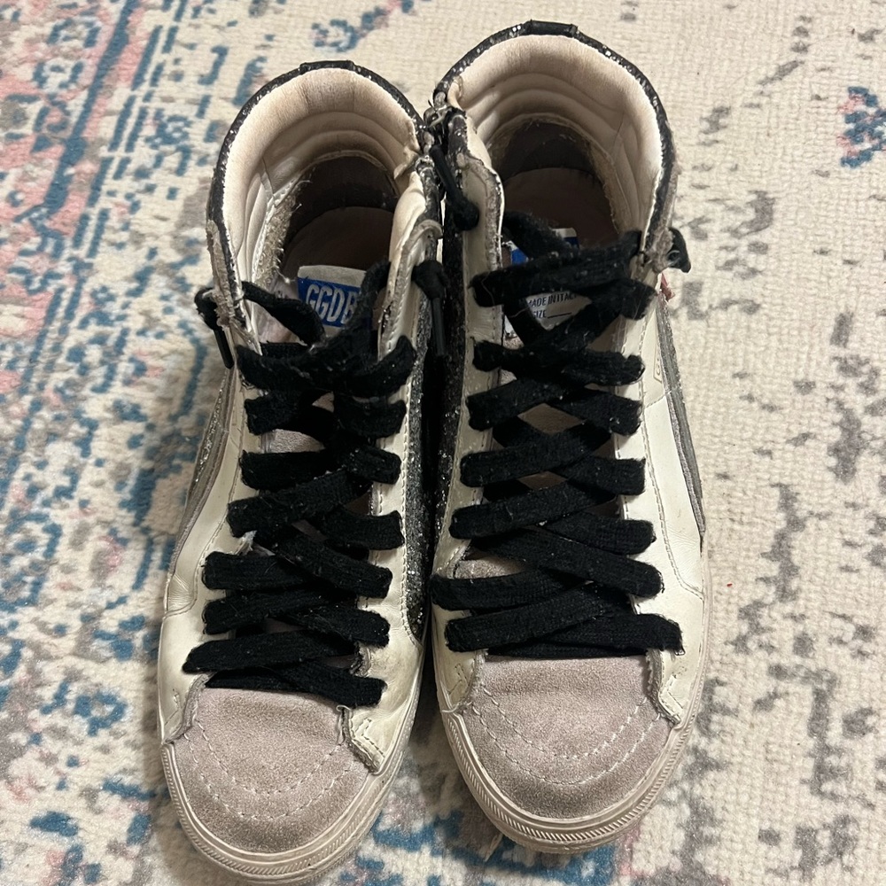 Golden Goose White Leather Sneakers with Black Star and Red Nail Accent - Picture 2 of 6